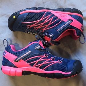 Keen shoes - Youth size 3 (US).